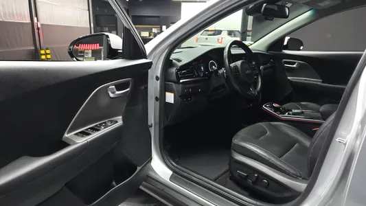 Kia 니로 플러스 2022 10