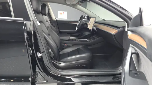 Tesla 3 AWD 2021 11