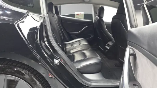 Tesla 3 AWD 2021 12