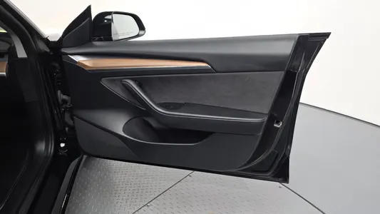 Tesla 3 AWD 2021 24
