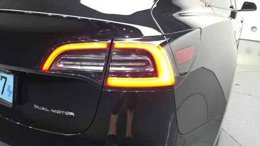 Tesla 3 AWD 2021 23