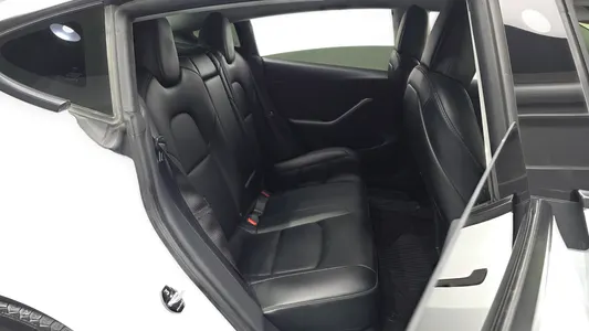 Tesla 3 AWD 2020 11