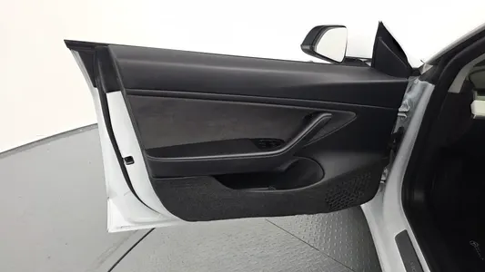 Tesla 3 AWD 2020 24