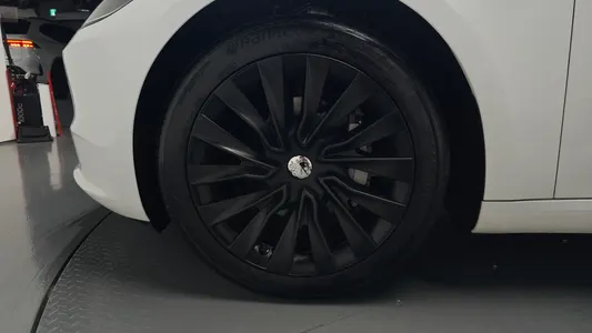 Tesla 3 RWD 2025 5