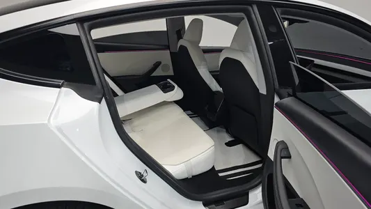 Tesla 3 RWD 2025 12