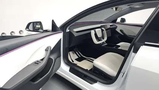 Tesla 3 RWD 2025 10