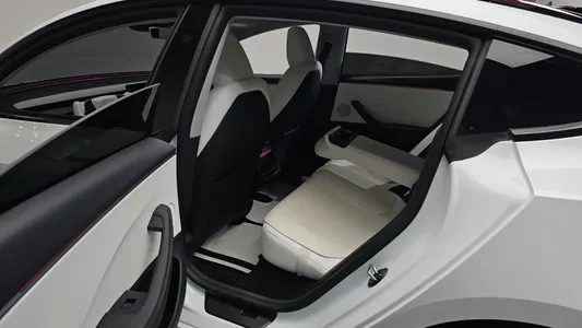 Tesla 3 RWD 2025 27