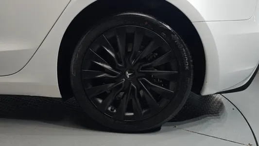 Tesla 3 RWD 2025 22