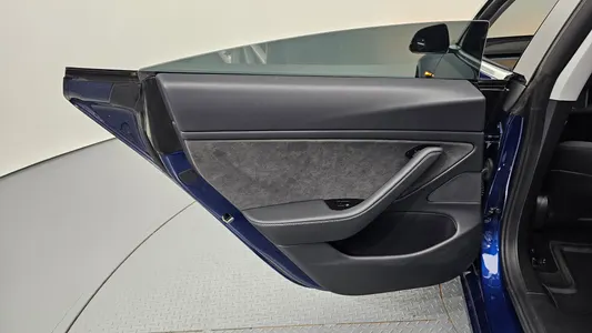 Tesla 3 AWD 2020 26