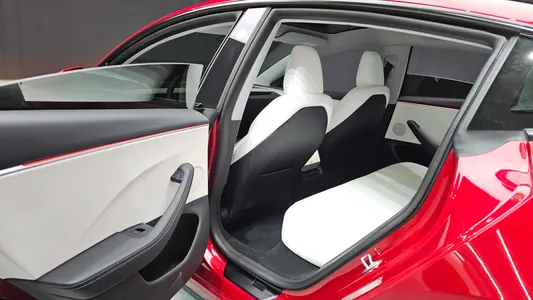 Tesla 3 AWD 2024 27