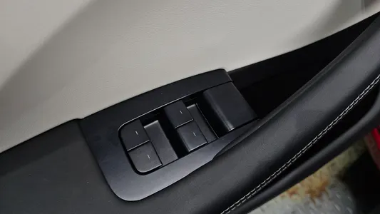 Tesla 3 AWD 2024 28