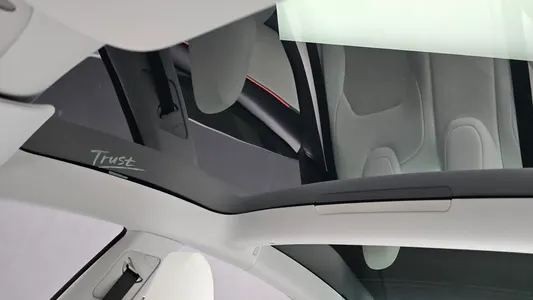 Tesla 3 AWD 2024 31