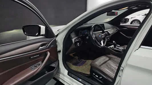 BMW 5 Series (G30) 530i xDrive M 2018 10