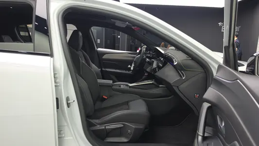 Peugeot 308 3 1.2 GT 2025 11