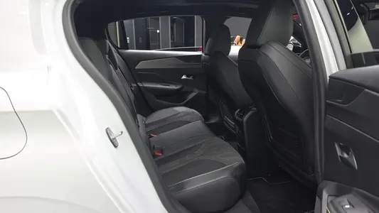 Peugeot 308 3 1.2 GT 2025 12