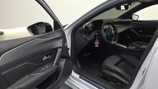 Peugeot 308 3 1.2 GT 2025 10