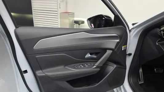 Peugeot 308 3 1.2 GT 2025 25