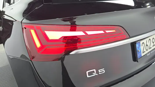 Audi Q5 (FY) 40 TDI 2021 23