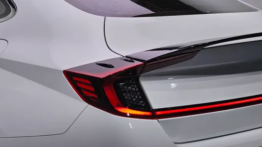 Hyundai (DN8) 2.0 LPG() 2019 23