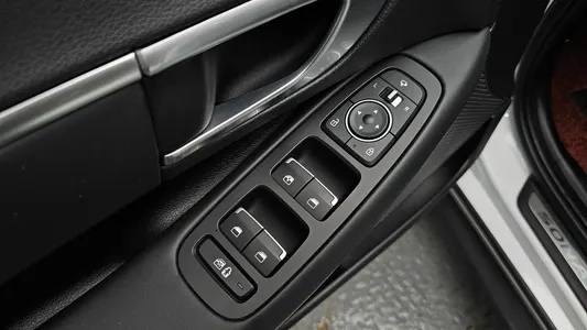 Hyundai (DN8) 2.0 LPG() 2019 29