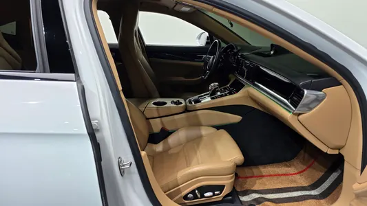 Porsche (971) 2.9 AWD E- 2018 11