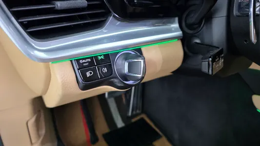 Porsche (971) 2.9 AWD E- 2018 17