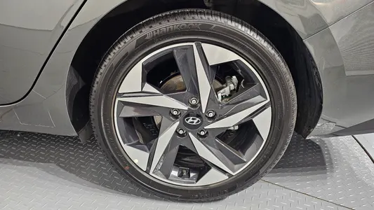 Hyundai (CN7) 2021 21