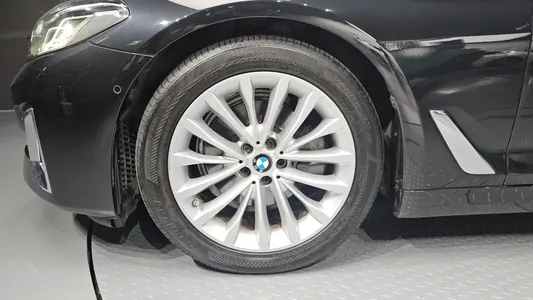 BMW 5 Series (G30) 520i 2021 4