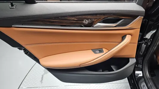 BMW 5 Series (G30) 520i 2021 25