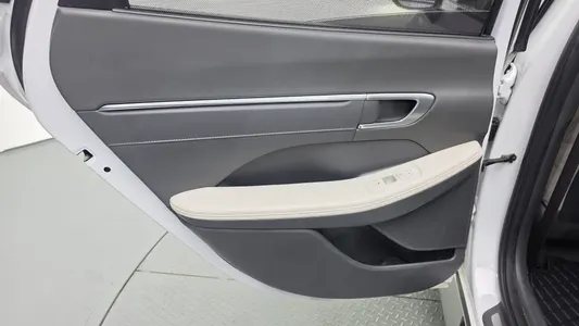 Hyundai (DN8) 2019 25