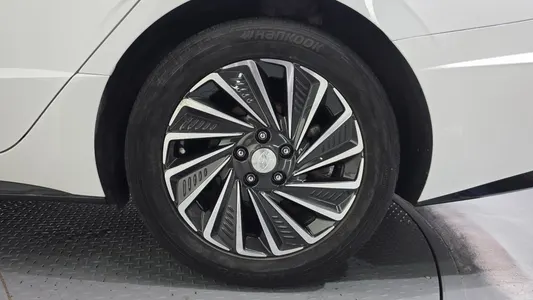 Hyundai (DN8) 2019 21