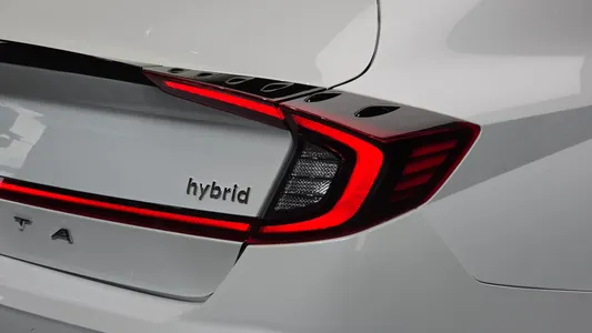 Hyundai (DN8) 2019 23