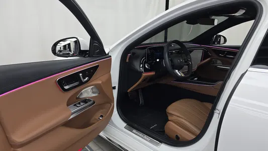 Mercedes-Benz E-Class W214 E300 4MATIC AMG Line 2024 10