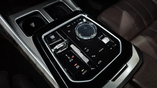 BMW 7 Series (G70) 740i sDrive 2023 9