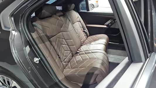 BMW 7 Series (G70) 740i sDrive 2023 11