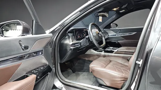BMW 7 Series (G70) 740i sDrive 2023 10