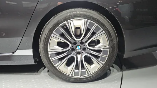 BMW 7 Series (G70) 740i sDrive 2023 21