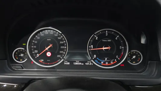 BMW 5 Series (F10) 520d 2013 8