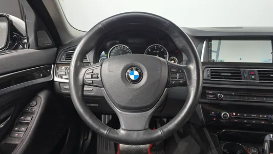 BMW 5 Series (F10) 520d 2013 13