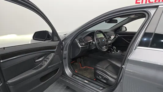 BMW 5 Series (F10) 520d 2013 10