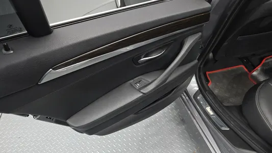 BMW 5 Series (F10) 520d 2013 25