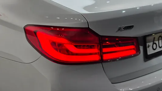 BMW 5 Series (G30) 540i xDrive M 2018 23