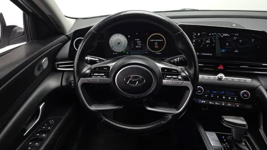 Hyundai (CN7) 2021 13