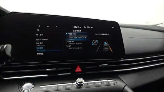 Hyundai (CN7) 2021 16