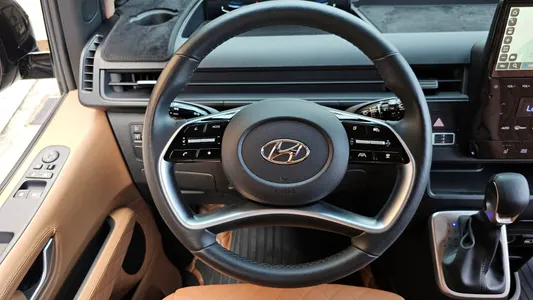 Hyundai Staria 2WD 2023 13