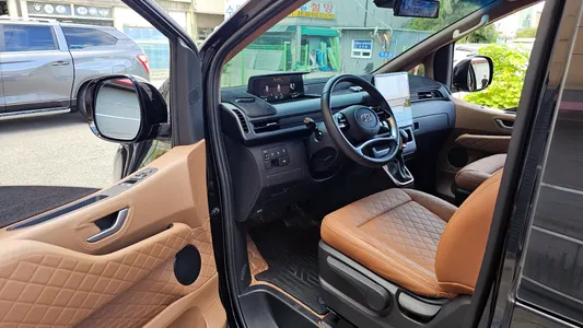 Hyundai Staria 2WD 2023 10