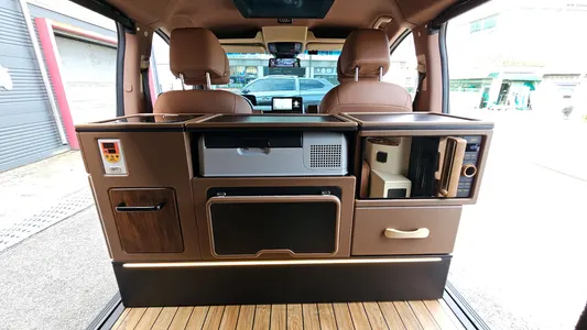 Hyundai Staria 2WD 2023 18
