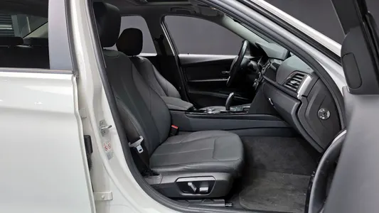BMW 3 Series (F30) 320d 2018 10