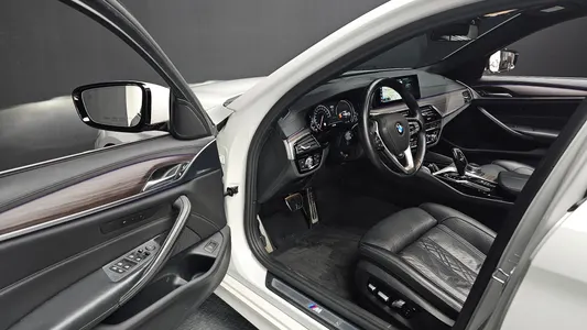 BMW 5 Series (G30) 520d xDrive M 2017 11