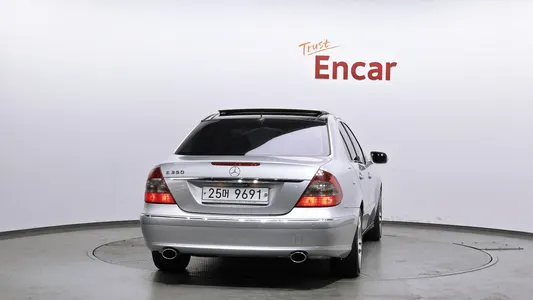 Mercedes-Benz E-Class W211 E350 2008 4